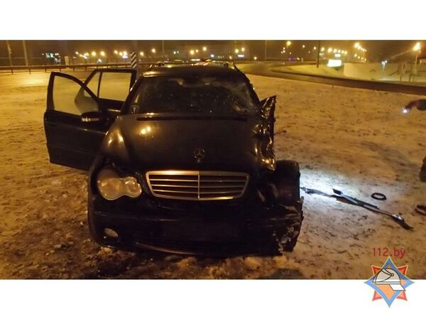 О причинах аварии ничего не сообщается, пострадавший водитель был госпитализирован - Sputnik Беларусь