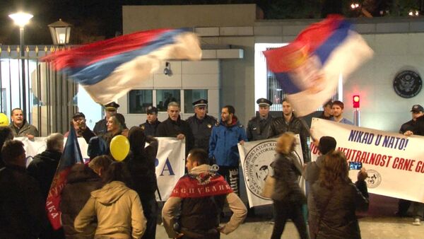 СПУТНИК_Жители Черногории скандировали НАТО - убийца на митинге у посольства США - Sputnik Беларусь