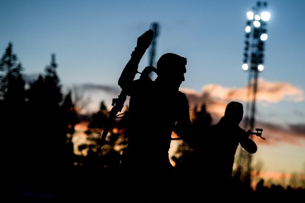 Биатлонисты во время официальной тренировки на первом этапе Кубка мира по биатлону сезона 2015/16 в шведском Эстерсунде - Sputnik Беларусь