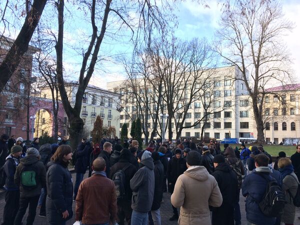 Студенты БГУ собираются на марш протеста в Михайловском сквере - Sputnik Беларусь