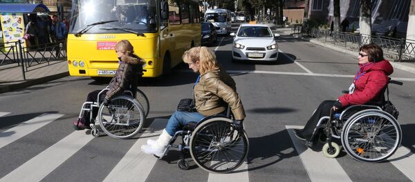 Інваліды на пешаходным пераходзе Інваліды на пешаходным пераходзе - Sputnik Беларусь