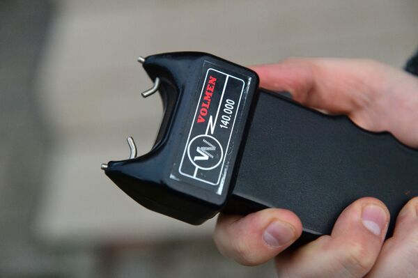 Электрошокер, работает на батарейке типа Крона - Sputnik Беларусь