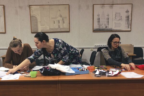 Волонтеры программ ЗаЧтение, Мивия и Научная библиотека БНТУ создают тактильные книги для незрячих детей - Sputnik Беларусь