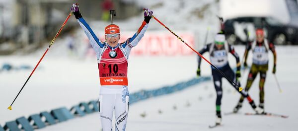 Кайса Мякяряйнен (Финляндия) на финише гонки Кайса Мякяряйнен (Финляндия) на финише гонки - Sputnik Беларусь