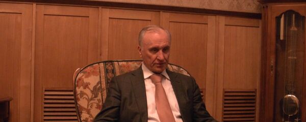 Бурбулис о ностальгии по СССР: люди забыли пустые прилавки и карточки - Sputnik Беларусь