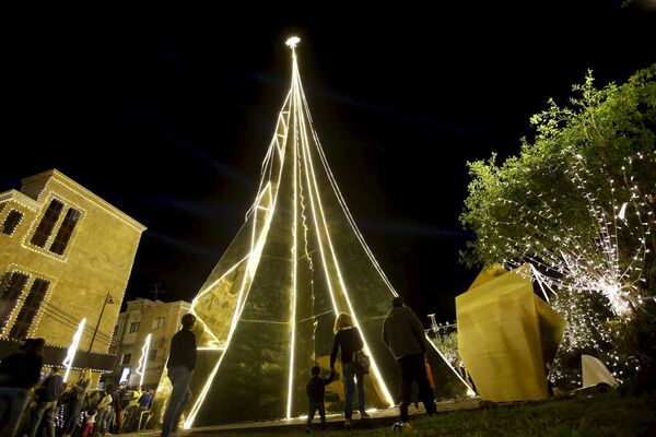 Рожденственское дерево в Библосе, Бейрут - Sputnik Беларусь