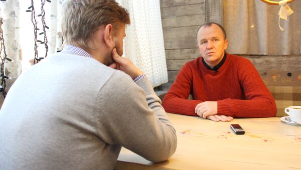 Дулуб отметил, что в быту тренер и игроки совершенно равны, на поле - другое дело - Sputnik Беларусь