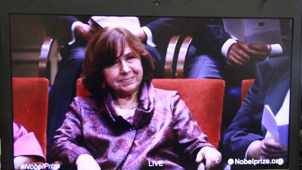 Светлана Алексиевич на церемонии вручения Нобелевской премии - Sputnik Беларусь
