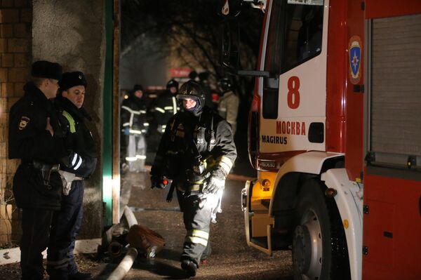 По данным МЧС, проведены замеры уровня ПДК вредных веществ в районе жилых домов, превышений не выявлено По данным МЧС, проведены замеры уровня ПДК вредных веществ в районе жилых домов, превышений не выявлено - Sputnik Беларусь