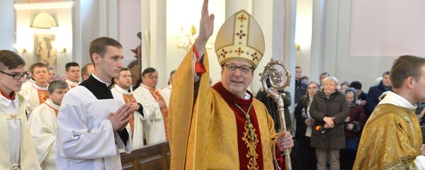 Клаудио Гуджеротти приветствует верующих - Sputnik Беларусь