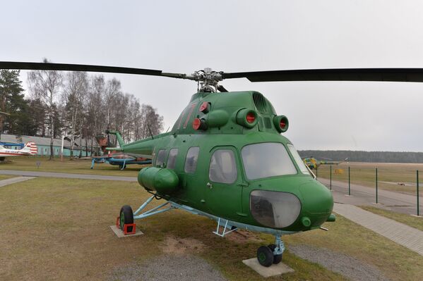 Ми-2У - первый многоцелевой отечественный вертолет с газотурбинными двигателями. Впервые поднялся в воздух в 1961 году. На фото – учебно-тренировочная модификация вертолета. Вертолеты этой модели используются по сей день. - Sputnik Беларусь