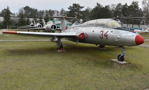 Л-29 - массовая учебная машина, через которую прошли практически все боевые пилоты СССР. Поставки самолета начались в 1963 году. Последний самолет прекратили эксплуатировать в России в 1992 году. - Sputnik Беларусь