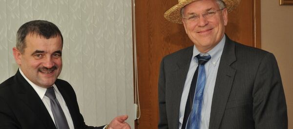 Скотт Роланд и Валерий Ребковец Скотт Роланд и Валерий Ребковец - Sputnik Беларусь