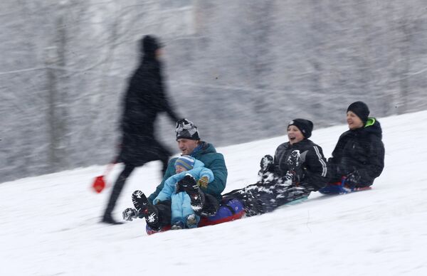 Дети с родителями в Минске - Sputnik Беларусь