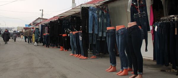 Вещевый рынок в Пинске - Sputnik Беларусь