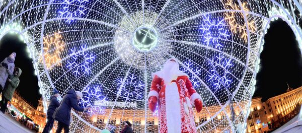 Дед Мороз на Октябрьской площади - Sputnik Беларусь