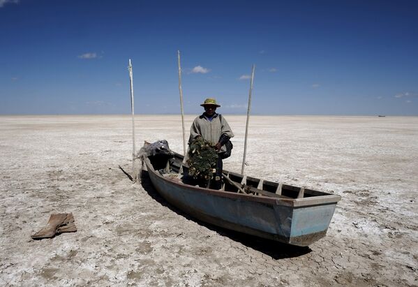 Пересохшее озеро Поопо в Боливии - Sputnik Беларусь