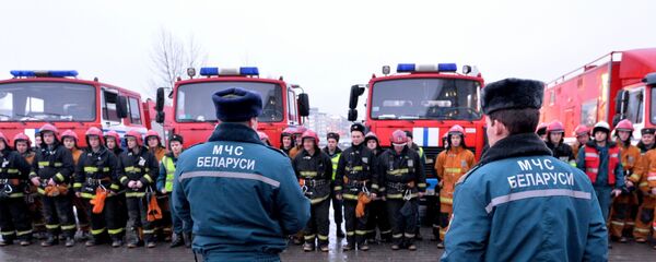 Сотрудники МЧС - Sputnik Беларусь