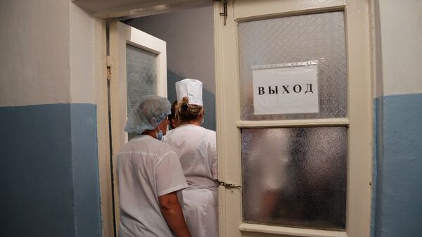 Врачи в здании больницы - Sputnik Беларусь