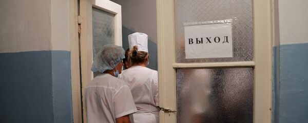 Врачи в здании больницы - Sputnik Беларусь