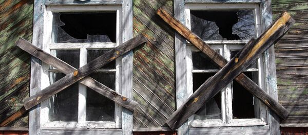 Брошенный дом в деревне - Sputnik Беларусь