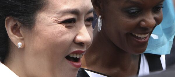Жена лидера КНР Пэн Лиюань и Грейс Мугабе - Sputnik Беларусь