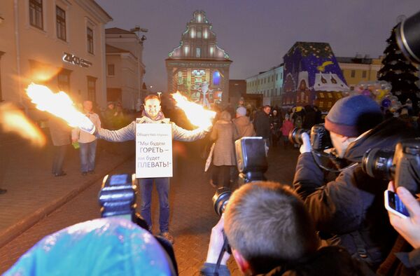 Самосоженние на шествии Дедов Морозов в Минске - Sputnik Беларусь