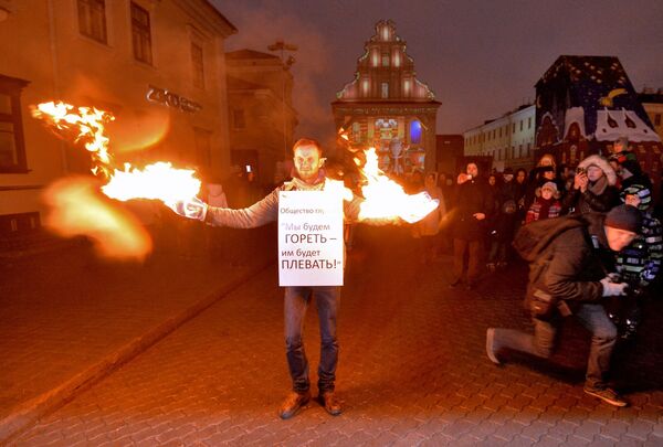 Самосоженние на шествии Дедов Морозов в Минске - Sputnik Беларусь