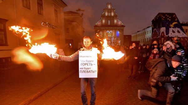 Самосожжение на шествии Дедов Морозов в Минске - Sputnik Беларусь