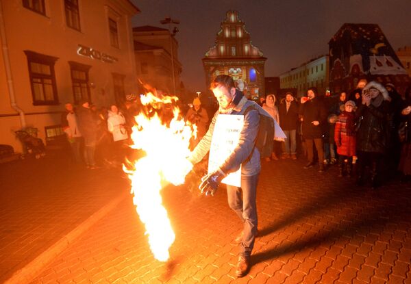 Самосоженние на шествии Дедов Морозов в Минске - Sputnik Беларусь