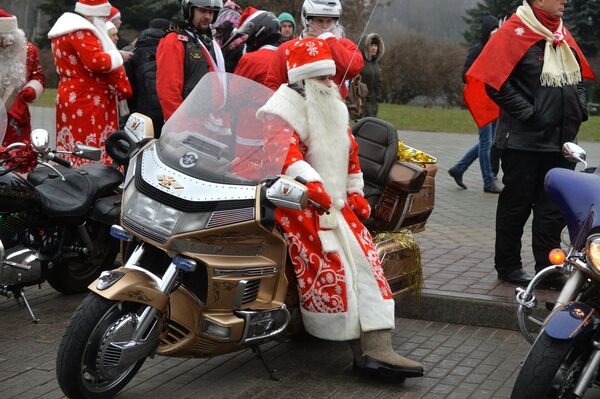 Праздничная акция Дед Мороз на мотоцикле в Минске - Sputnik Беларусь
