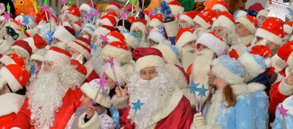 Своих Дедов Морозов предлагают и другие компании, для которых организация праздников не является профильной деятельностью. - Sputnik Беларусь