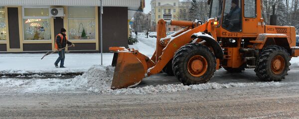 Уборка снега в Минске Уборка снега в Минске - Sputnik Беларусь
