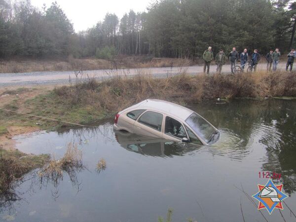 Утонувший в Гродненском районе автомобиль - Sputnik Беларусь