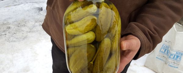 Стихийная торговля соленьями в Минске Стихийная торговля соленьями в Минске - Sputnik Беларусь