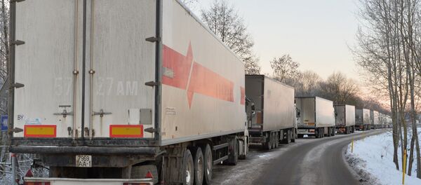 Иностранные фуры стоят в Заславле, архивное фото - Sputnik Беларусь