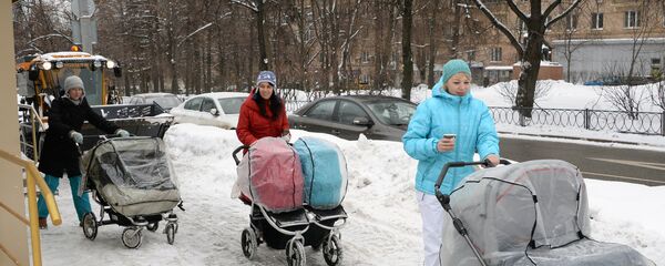 Жанчыны з дзецьмі, архіўнае фота Жанчыны з дзецьмі, архіўнае фота - Sputnik Беларусь