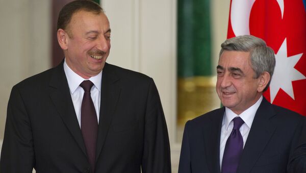 Президент Азербайджана Ильхам Алиев и президент Армении Серж Саргсян (слева направо) - Sputnik Беларусь