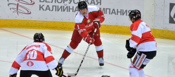 Президент Беларуси Александр Лукашенко в матче против команды Швейцарии - Sputnik Беларусь