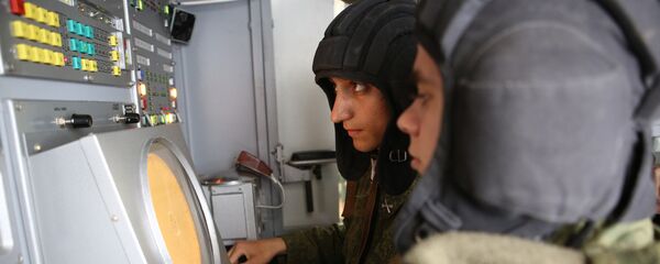 Военнослужащие следят за радаром - Sputnik Беларусь