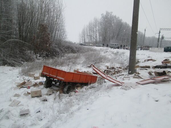 Столкновение поезда и трактора в Дзержинском районе. - Sputnik Беларусь