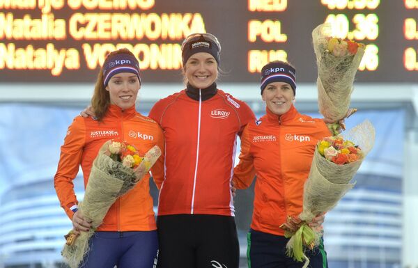 Победительницы забега на 500 метров: Антуанетта Де Йонг, Ида Ньятун и Ирен Вюст (слева направо) - Sputnik Беларусь