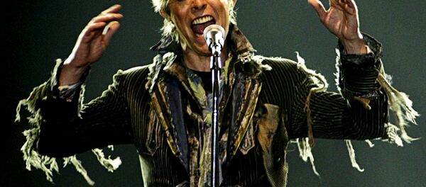 Дэвид Боуи на концерте в Праге, 2004 год - Sputnik Беларусь