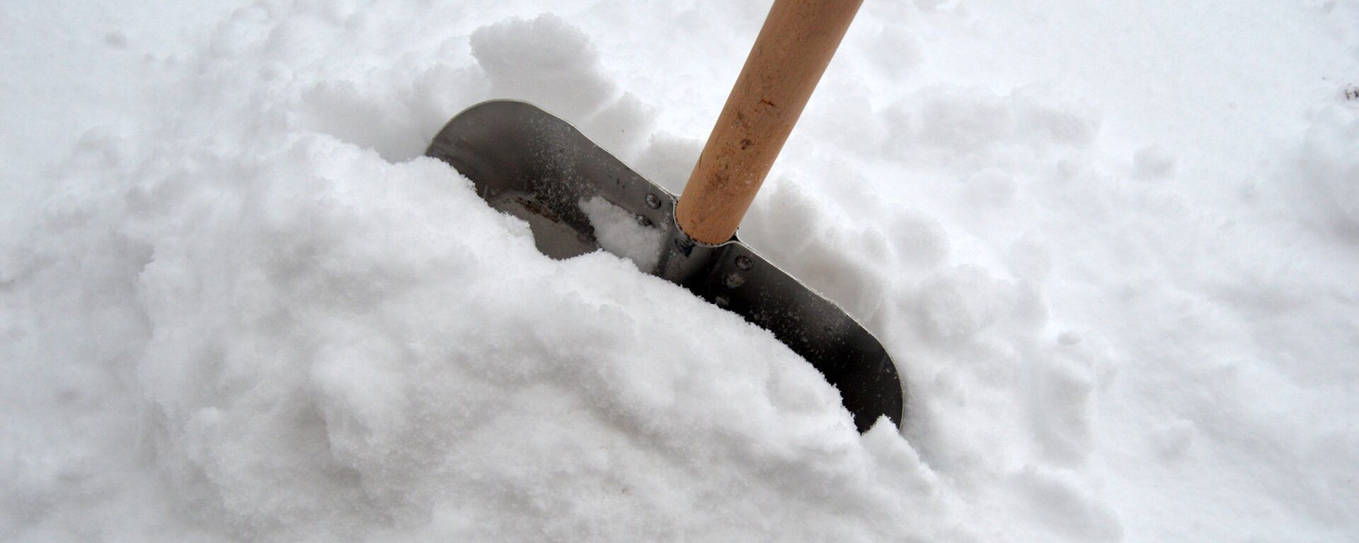 Расчистка снега - Sputnik Беларусь, 1920, 09.01.2026