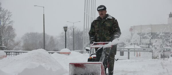 Уборка снега в Минске Уборка снега в Минске - Sputnik Беларусь