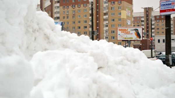 Сугробы в Минске во время снегопада - Sputnik Беларусь