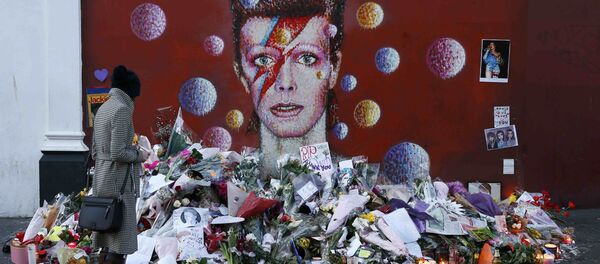Цветы ку дома Дэвида Боуи в Брикстоне - Sputnik Беларусь