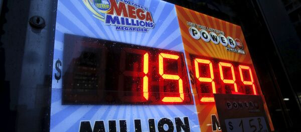 Табло с суммой выигрыша в лотерее Powerball - Sputnik Беларусь