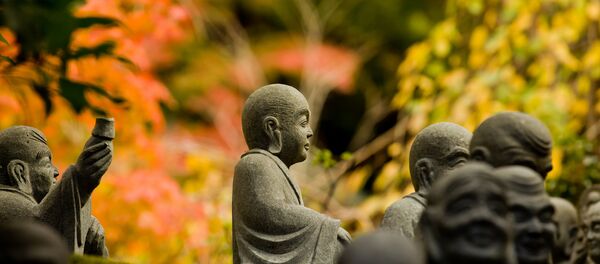 Статуи в японском парке. Архивное фото - Sputnik Беларусь