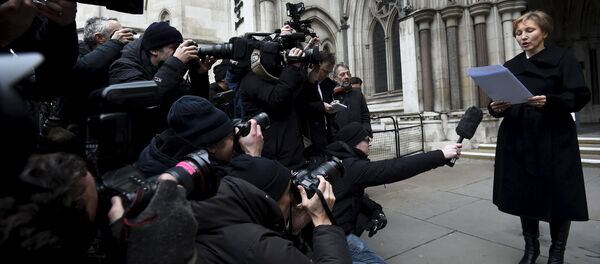 Марина Литвиненко, вдова убитого экс-агента КГБ Александра Литвиненко, зачитывает заявление у Королевского суда в Лондоне - Sputnik Беларусь